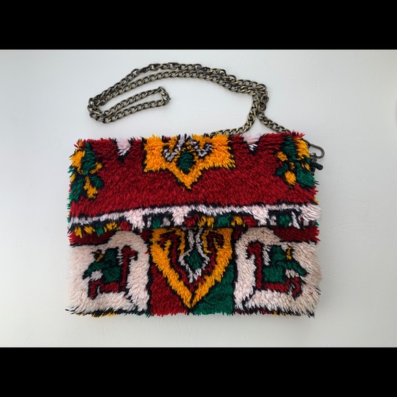 Clutche - Picture 2 of 3